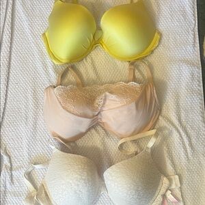 3 Victoria's Secret underwire bras Yellow, white, pale pink Lace Bra. Amazing!